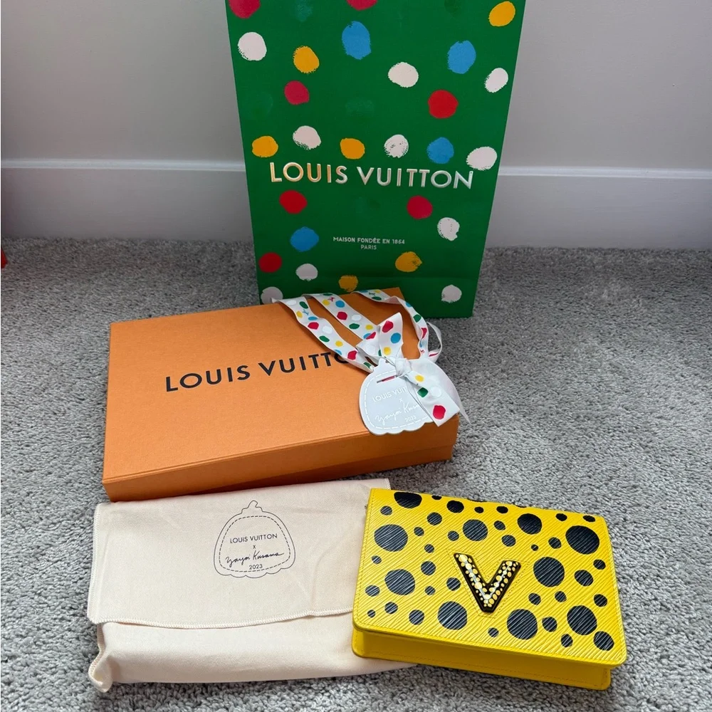 Authentic Louis Vuitton x Yayoi Kusama Twist Belt Chain Wallet - Picture 4 of 7